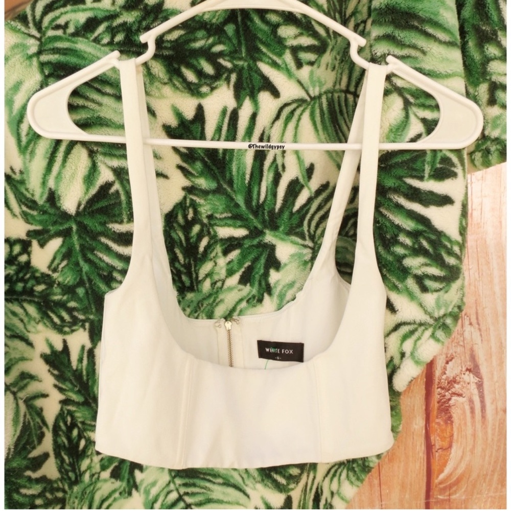NEW White fox mini crop top 🍄